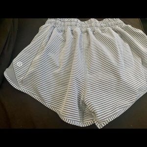 Lululemon Hottie hot size 4  - 2.5 inch. Perfect